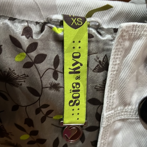 Pre-Owned Soia and Kyo jacket, in good condition, small hole at back. - Picture 2 of 7